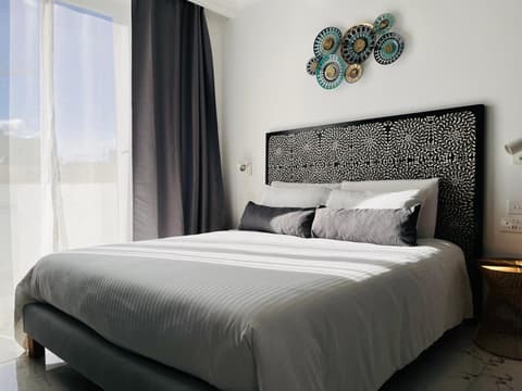 Apartments by Sliema promenade and beach