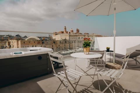 Dock 1 Boutique Hotel, 