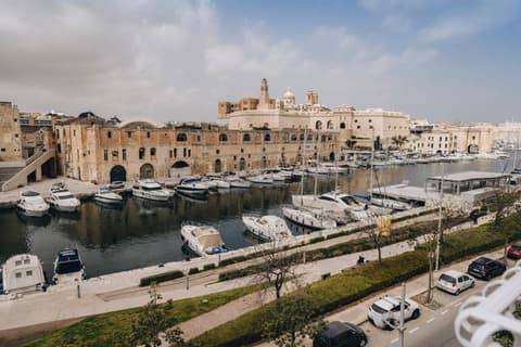 Dock 1 Boutique Hotel, 