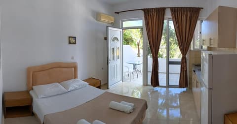 Artemis Studios - Pool and garden, 