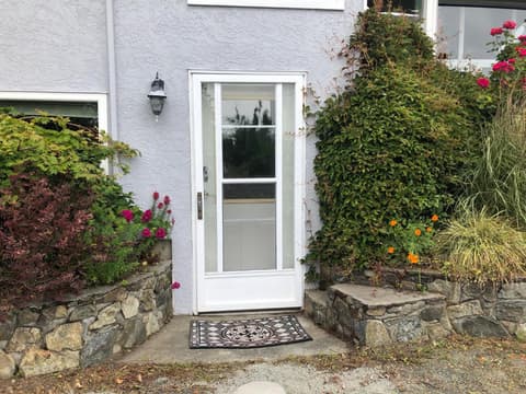 one bedroom suite near Hillside mall