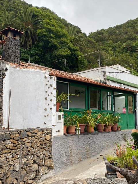 Casa rural en el Parque Nacional de Garajonay en la Isla de La Gomera, Alonso y Carmen