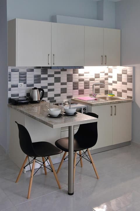 Menta Studios, next to metro station, smart tv, 