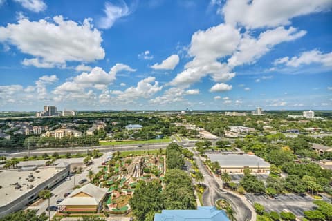 1 Mi to Disney Condo with Water-View Balcony!