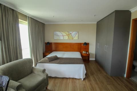 Barra da Tijuca - 9 - Flat Premium com Cozinha, Fogão Cooktop, Geladeira Grande, Smart TV Grande, Lindo e Muitíssimo Confortável, Balsa para a Praia Grátis e Estacionamento Gratuito