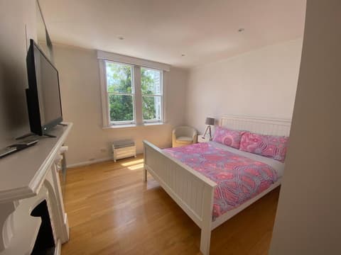 Hobart Colonial Apartment, 