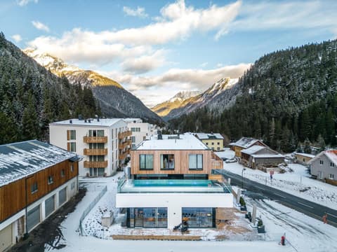 All-Suite Resort Paznaun Silvretta Premium Card Ende Juni bis Anfang Oktober inkludiert