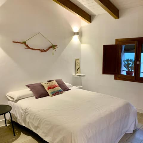 LA MOMA Apartments & Room