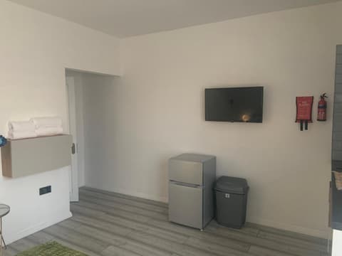 Bloomsbury House - Modern studios near Anfield