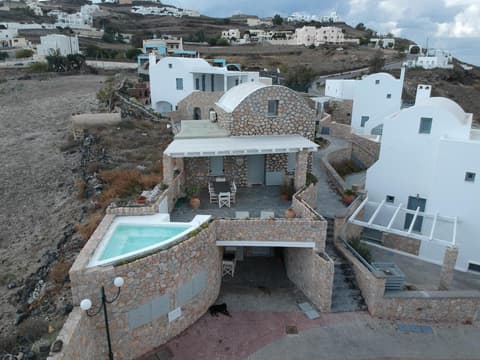 Red Cliff Santorini Villa - Volcano View & Jacuzzi