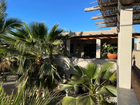 Pure Baja Private Suites-Upscale Property with Infinity Pool and Lush Gardens