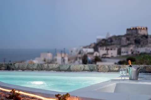 Black Gem Villa - Private Heated Jacuzzi & Caldera View