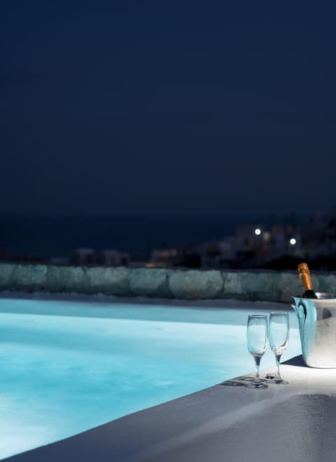 Black Gem Villa - Private Heated Jacuzzi & Caldera View