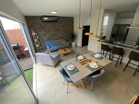 Casa familiar cerca de la playa con terraza privada