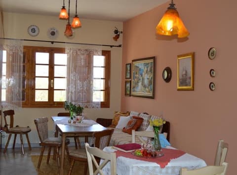 Chrysoula's Guests