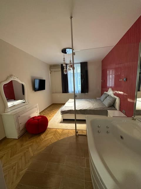 Lux apartments Top center