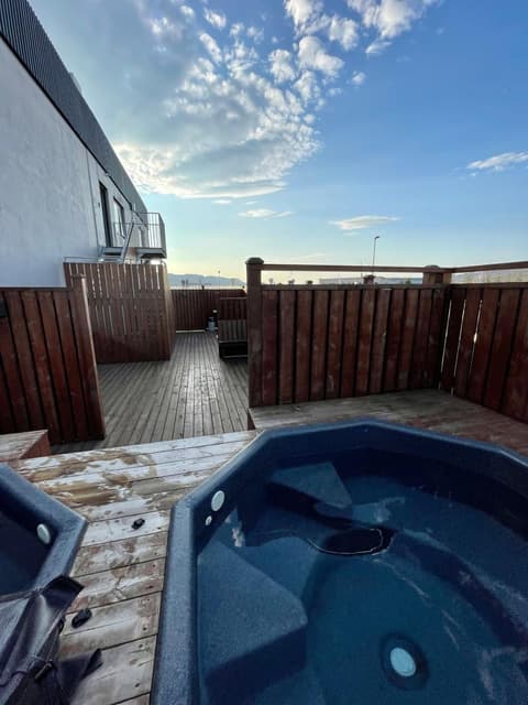 Modern Apartment With Hot Tub in Akureyri