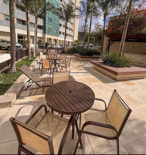 Flat Samba 1km do Rio centro 3km da Jeunesse Arena Parque Olímpico em frente ao Projac e a poucos minutos da Praia da Barra