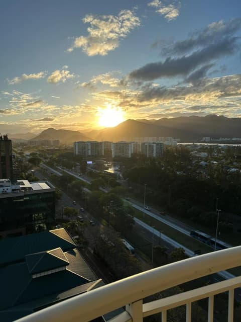 Flat com Vista Panorâmica -15- na Barra da Tijuca - Estacionamento Gratuito - Frigobar - Ar condicionado - Piscina - Academia - Balsa para Praia Grátis - Varanda - Vista Parcial Mar e Lagoa