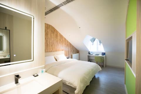 Beijing Saga Hotel
