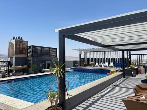 Mass Paradise Hotel, 