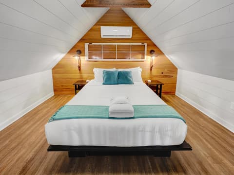 Cozy Island Cottage, 