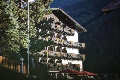 Berghotel Basur - Das Schihotel am Arlberg