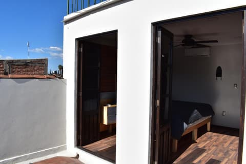 El Suburbio - Serapio Rendon