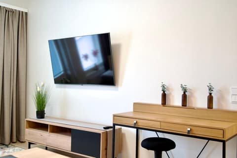 Brandnew Modern Condo with Sauna, 