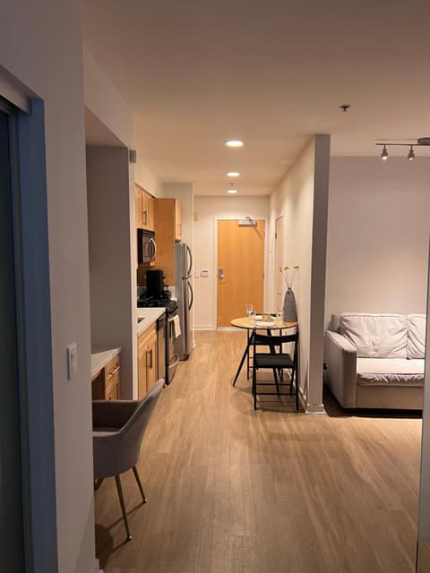 Arion- Cozy Santa Monica getaway steps to the beach Parking