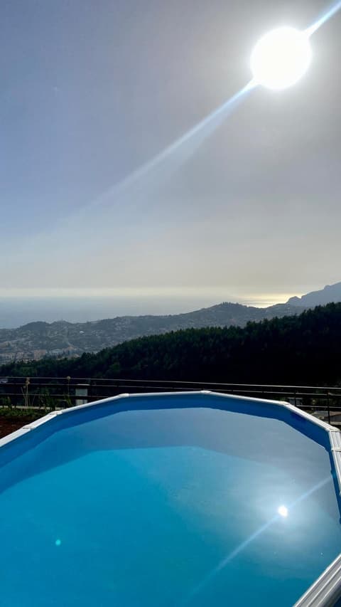 Studio Geek Villa - Open Space - 5m from 5 top attractions - Pool all year round, Dining Pergola, Barbecue - Funchal Matrix Holiday Home