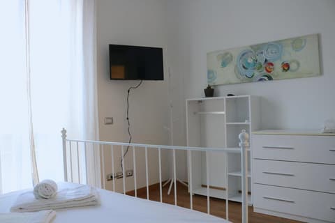 Lovely Navigli Studio with balcony - Via Carlo torre