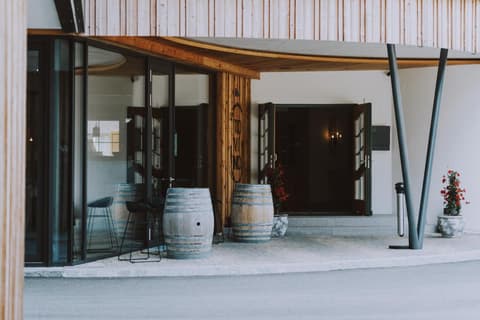 MONS suites wine passion