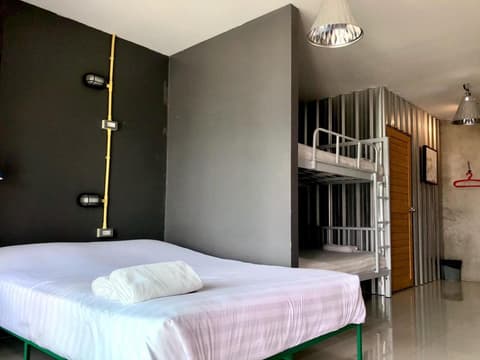 Yimwhan Hostel & Cafe Ayutthaya