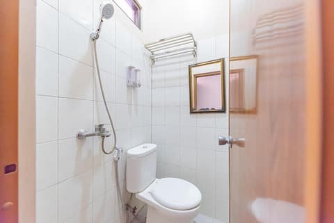 RedDoorz Syariah near Exit Toll Subang