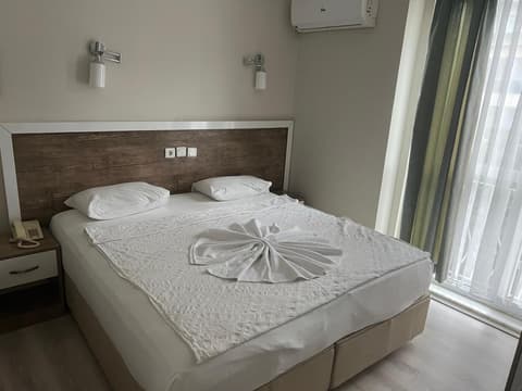 Cleopatra King Apart