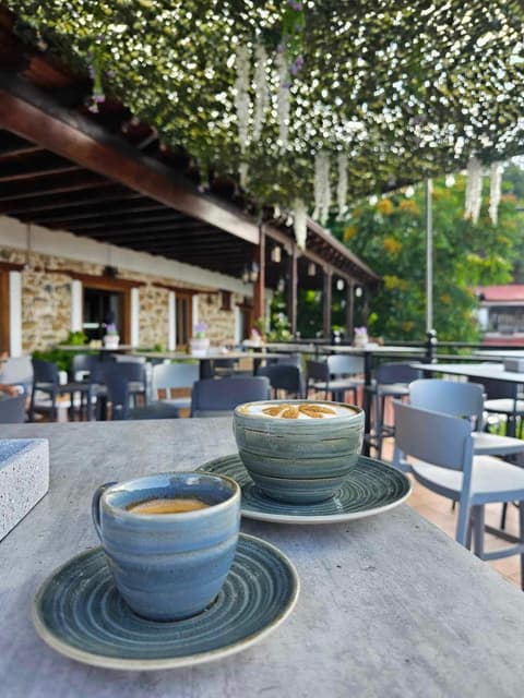 Two Flowers Hotel