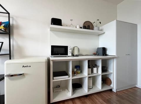 Air-Conditioned Studio, Close to City Centre & Tram Stop