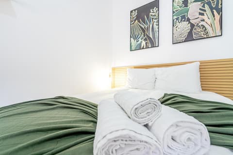 April Square Guesthouse by Lisbon with Sintra - shared bathrooms