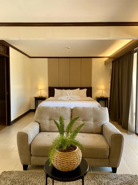 Plaza Del Norte Hotel and Convention Center