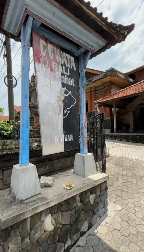 Royen Balinese Family Guest House- Traditional Batuan Homestay