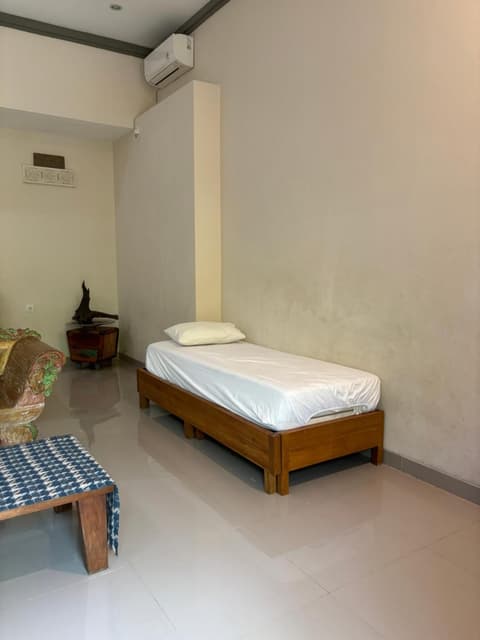 Royen Balinese Family Guest House- Traditional Batuan Homestay