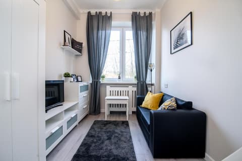 Cozy Loft / Near Gates of Dawn / Netflix