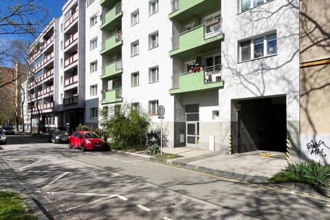 Sunny apartment near city centre