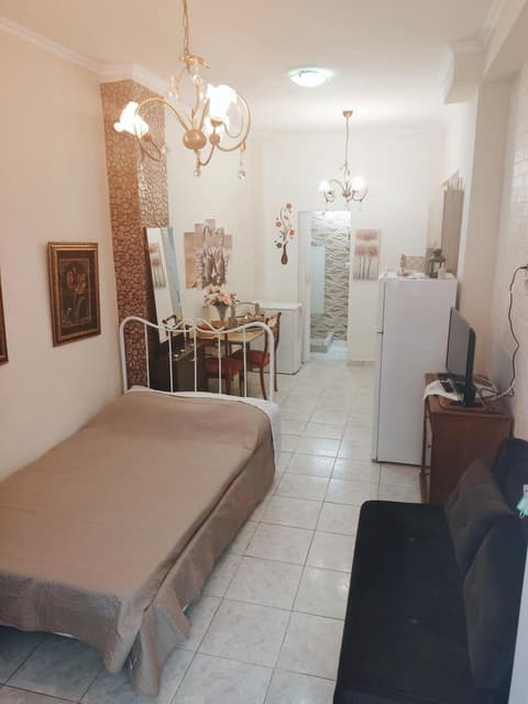 Center Thessaloniki Studio Maria Julia Cubana