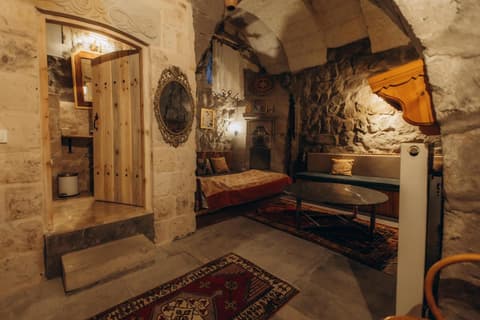 Anatolia Raymonde Cave House