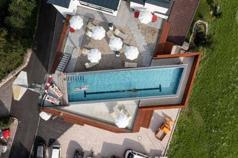 Al Plan, A mountain moving hotel