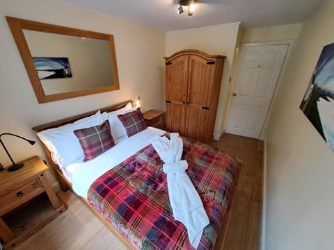 Loch Ness Balcony Apartment, 