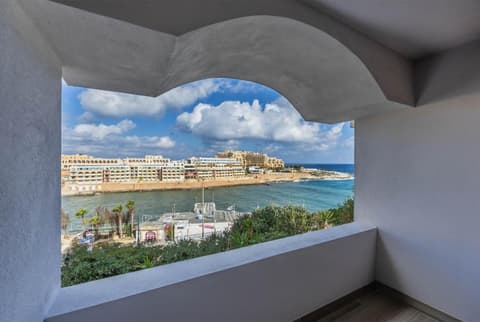 Deluxe Seaview Apartment