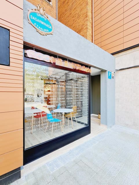 Bilbao ROOMS & KITCHEN Santutxu